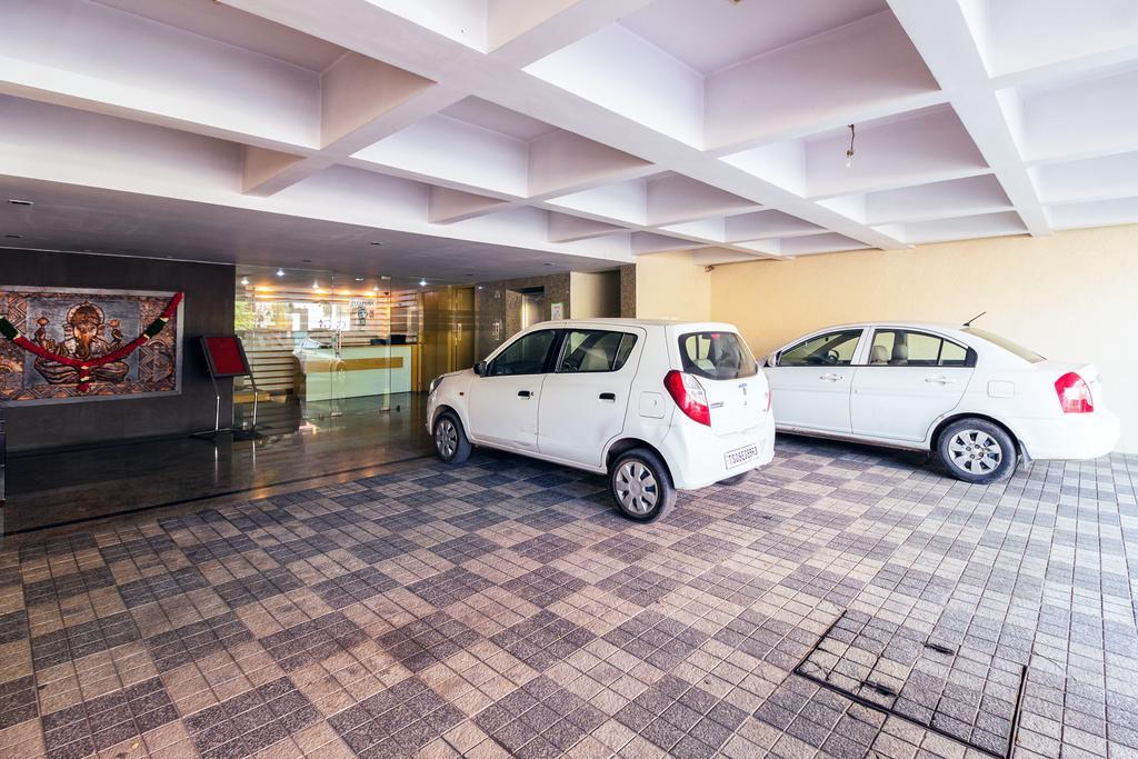 Отель Oriva Vinflora Residency - Nr Lv Prasad Hospital, Banjara Hills Хайдарабад Экстерьер фото